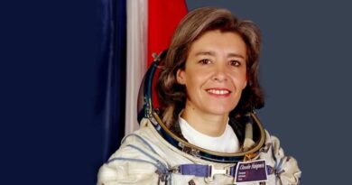 LA PREMIÈRE SPATIONAUTE FRANÇAISE LA PREMIÈRE SPATIONAUTE FRANÇAISE