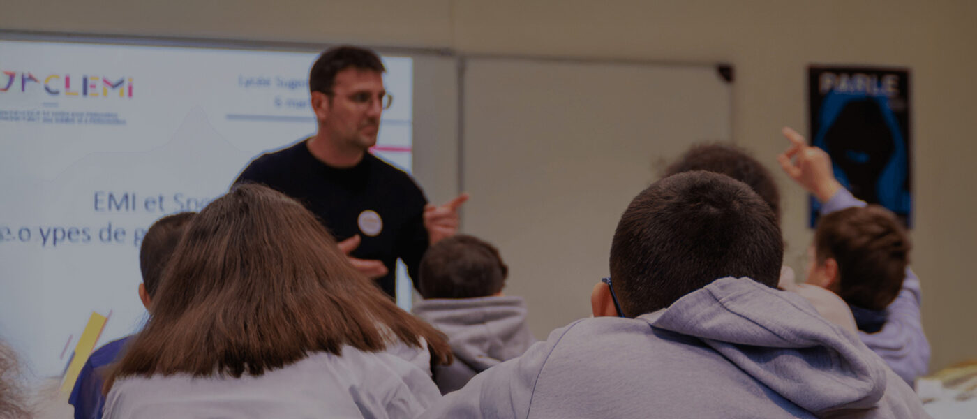 Parcours de formation : « découvrir le journalisme scientifique » et « créer une vidéo d’information avec ses élèves » Parcours de formation : « découvrir le journalisme scientifique » et « créer une vidéo d’information avec ses élèves »