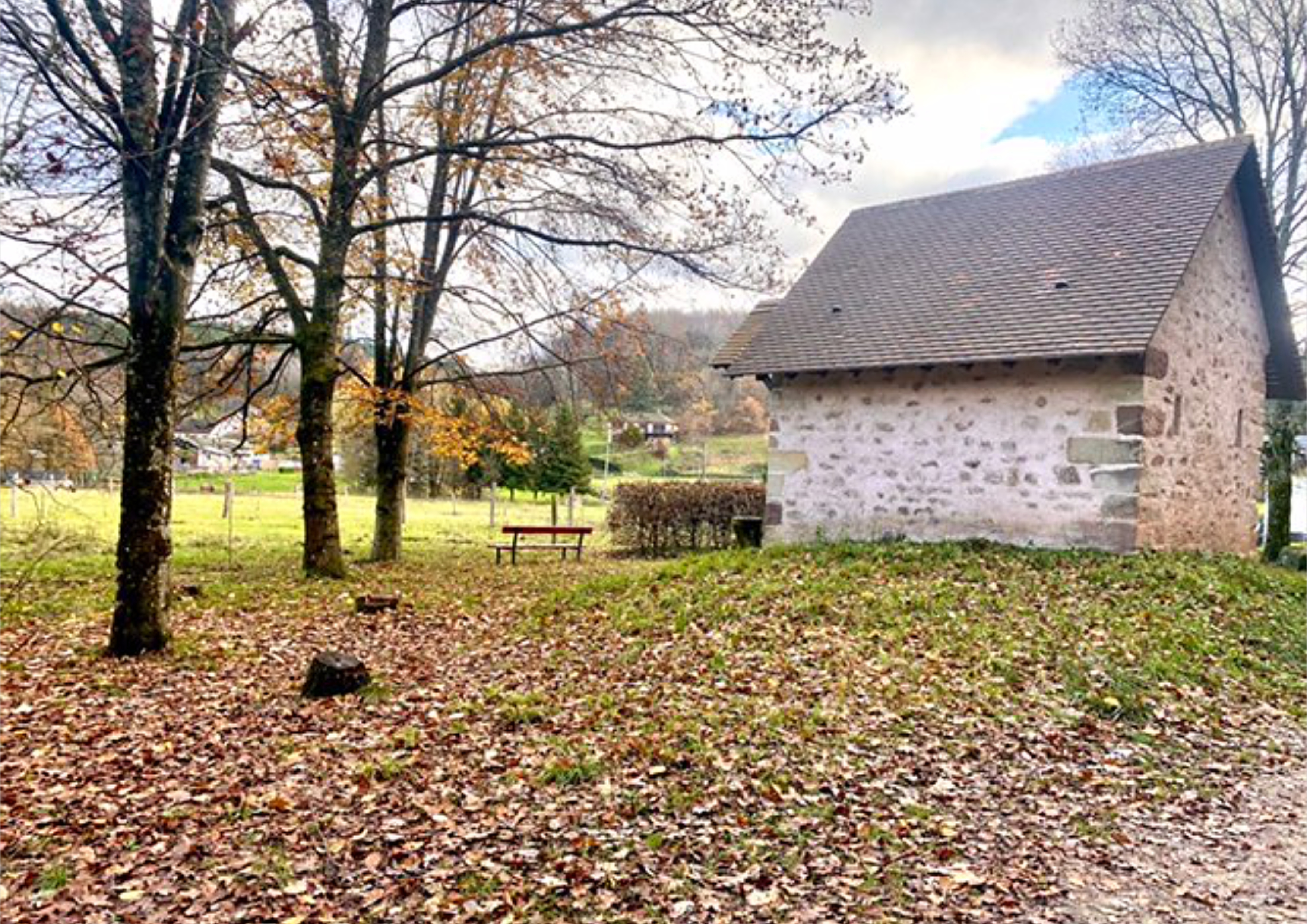 Cette petite chapelle, juste derrière ma ferme, représente le souvenir de mes jeux d’enfance avec mes cousins.