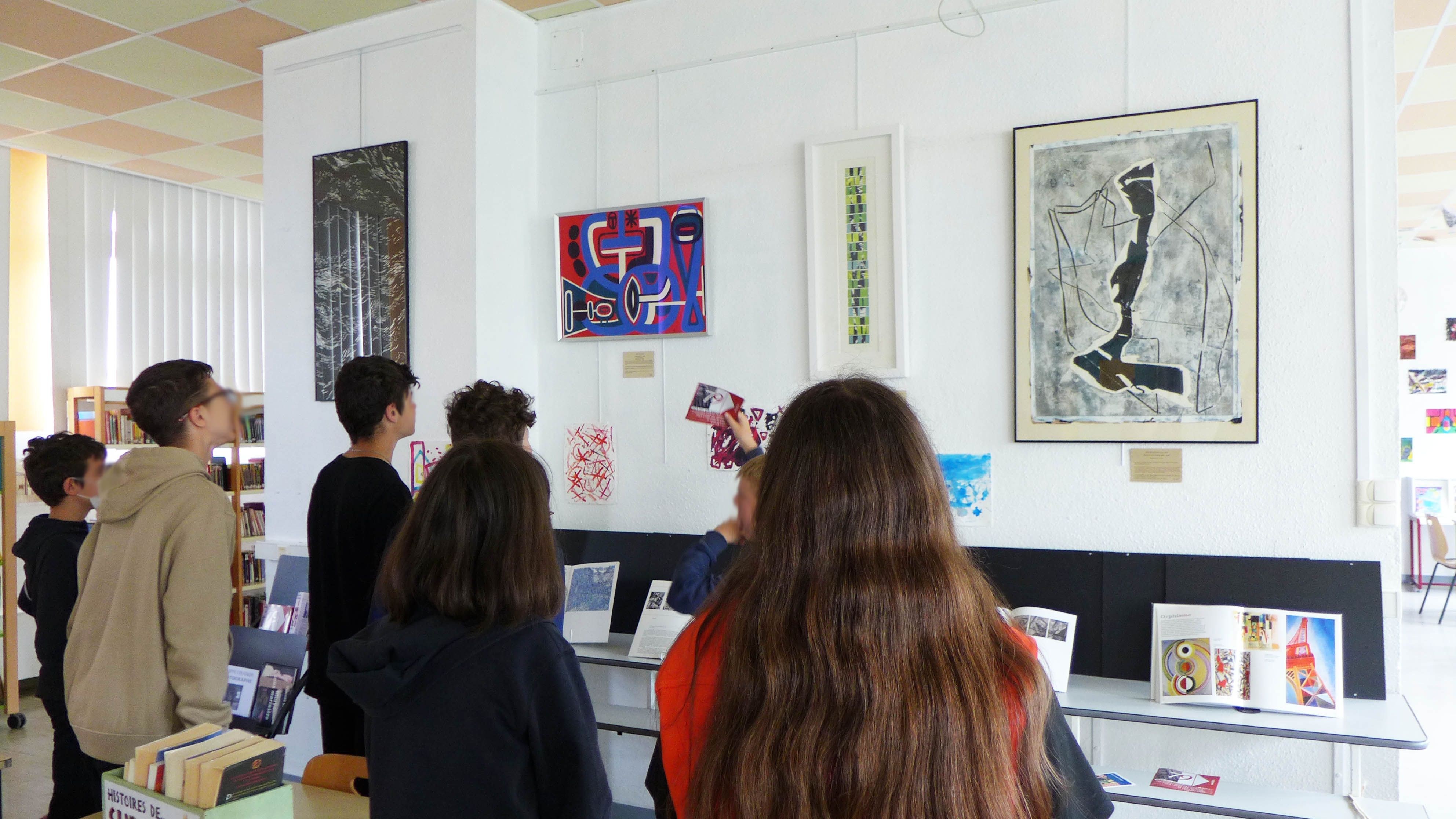 EXPOSITION DE TABLEAUX AU CDI – Notre Collège à Nous