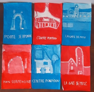 Panneaux artistiques riches en couleur.