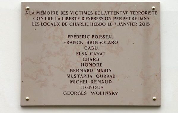 https://fr.m.wikipedia.org/wiki/Fichier:Plaque_Charlie_Hebdo.jpg